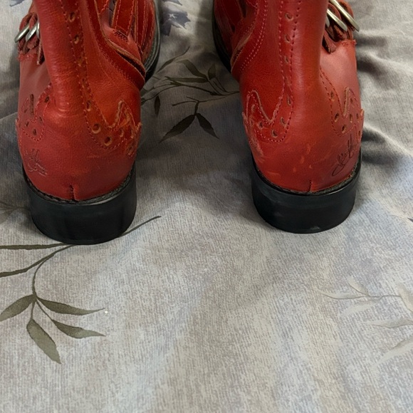 John Fluevog Adrians Alli Red Buckled Brogue Ankle Boots - sz 9 - Picture 4 of 7